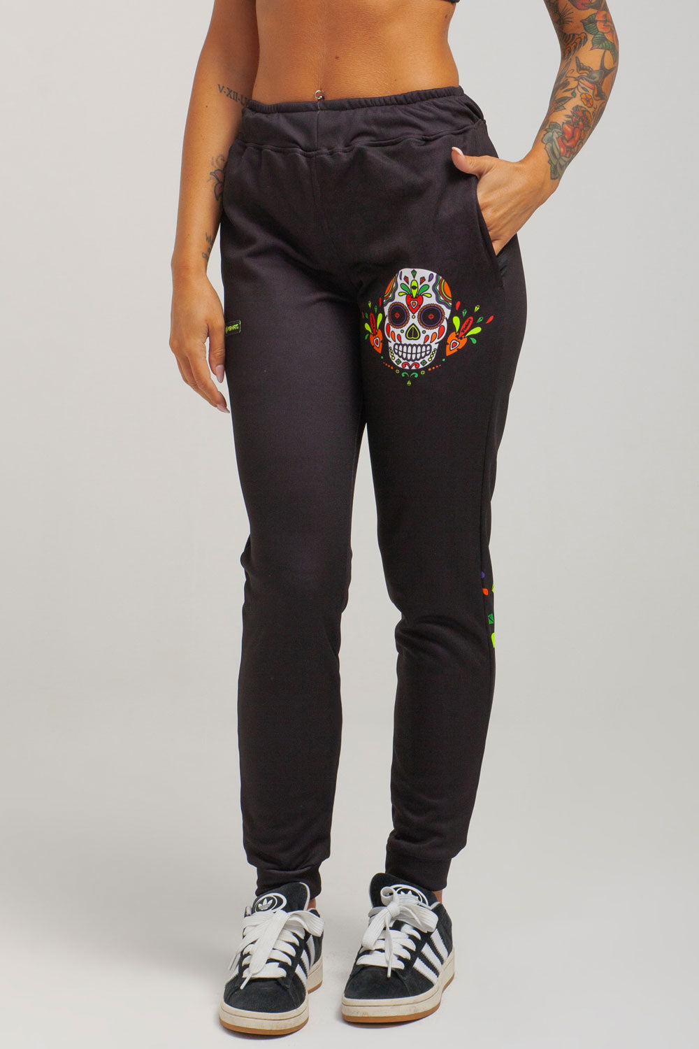 pantalones de chándal muertos 